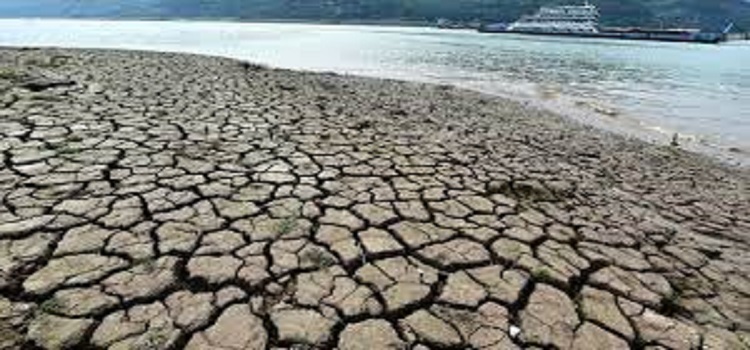 Yangtze River dries up due to drought in China,
